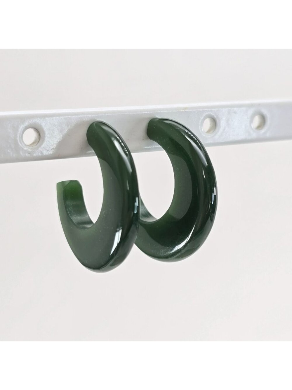 Green Jadite? Hoop Crescent Earrings With Gold-Tone Stud Closure LI625